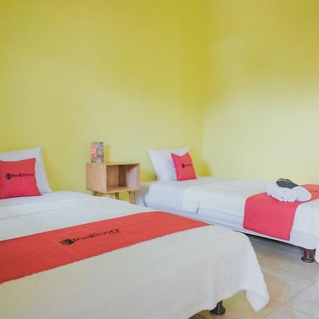 Reddoorz Syariah Near Kantor Walikota Джамби Екстериор снимка