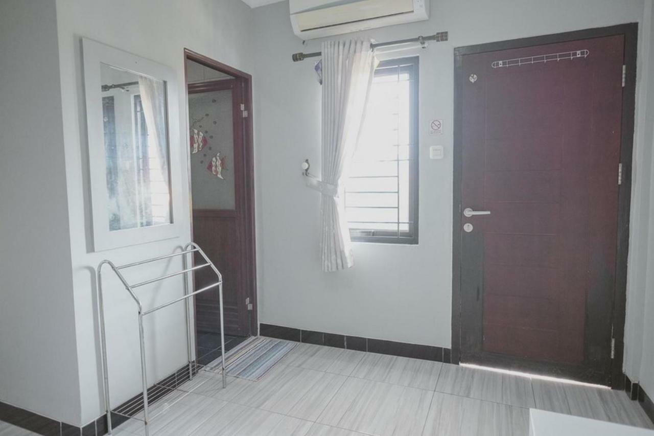 Reddoorz Syariah Near Kantor Walikota Джамби Екстериор снимка