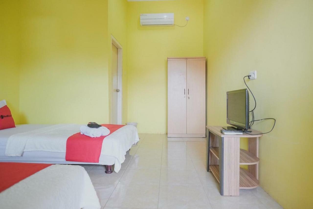 Reddoorz Syariah Near Kantor Walikota Джамби Екстериор снимка