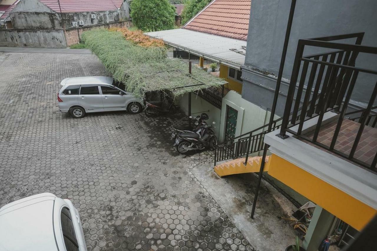 Reddoorz Syariah Near Kantor Walikota Джамби Екстериор снимка