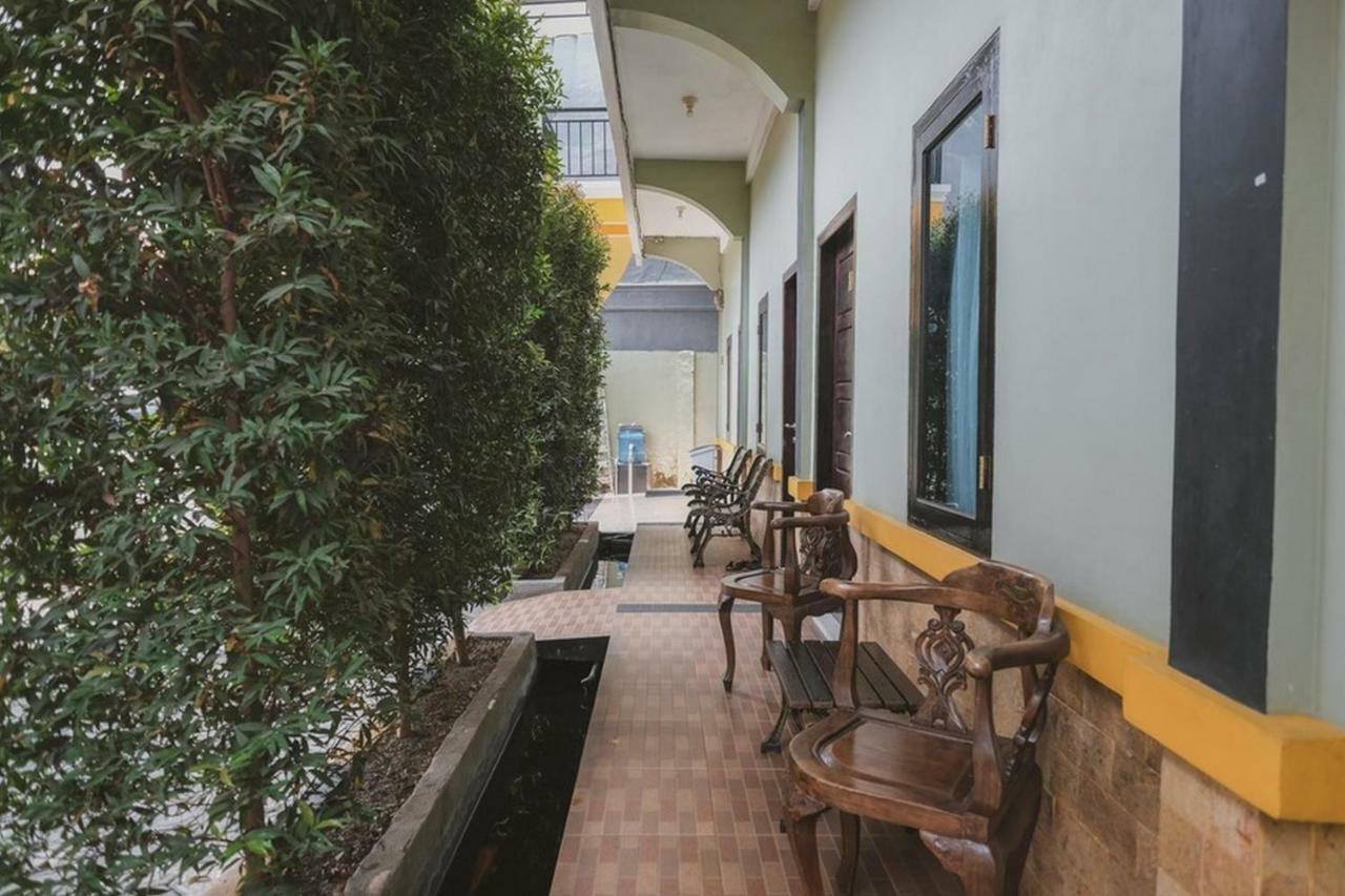 Reddoorz Syariah Near Kantor Walikota Джамби Екстериор снимка