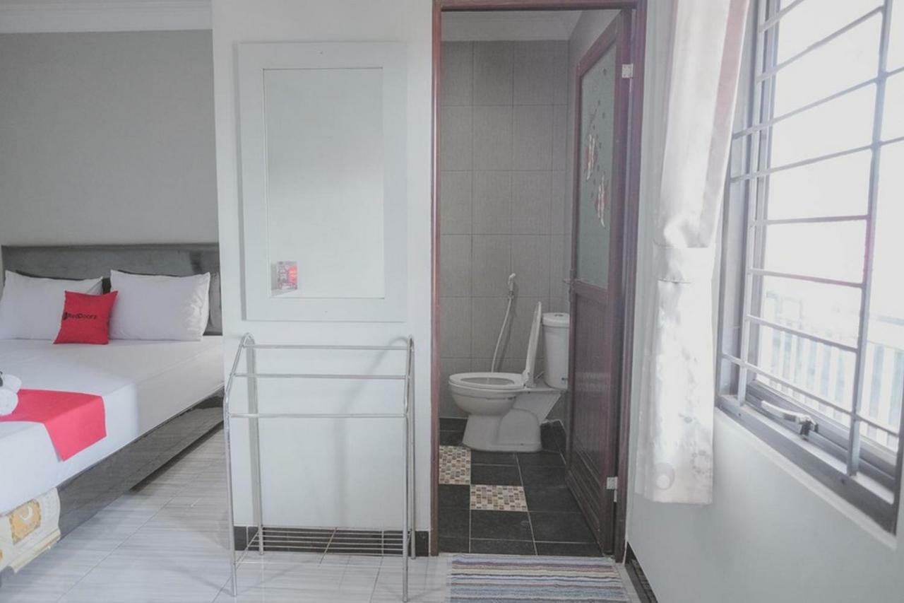 Reddoorz Syariah Near Kantor Walikota Джамби Екстериор снимка