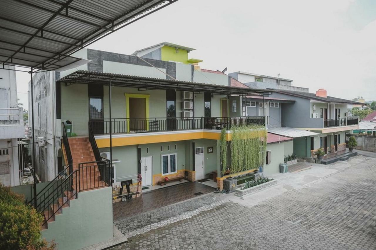 Reddoorz Syariah Near Kantor Walikota Джамби Екстериор снимка